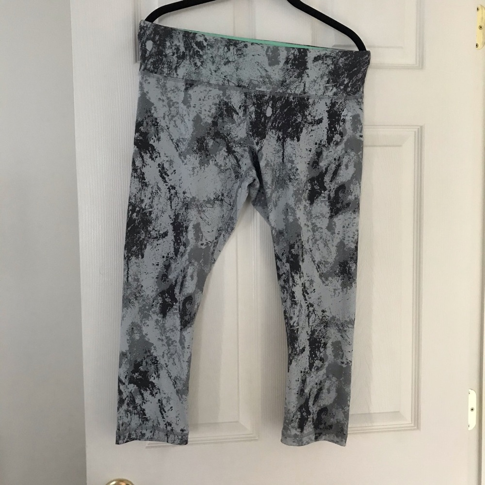 Sz L athletic workout leggings capri RBX